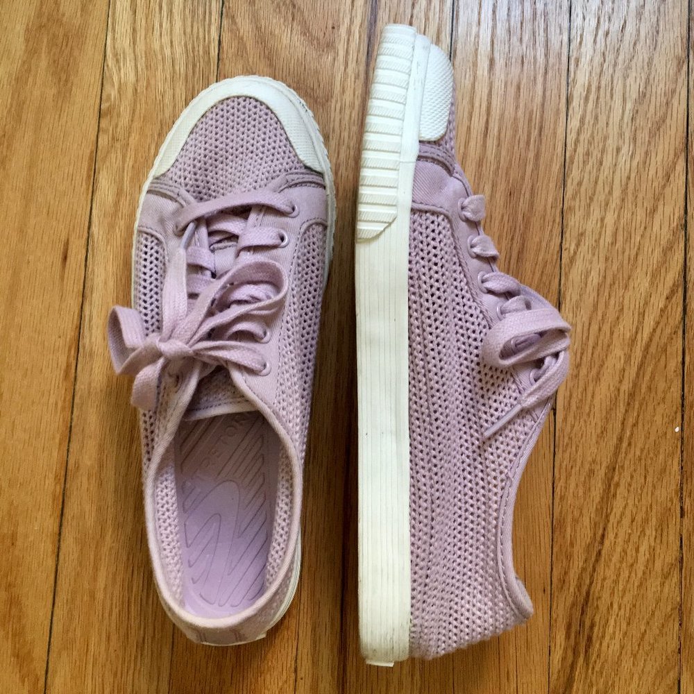 Pretty purple Tretorns, net upper